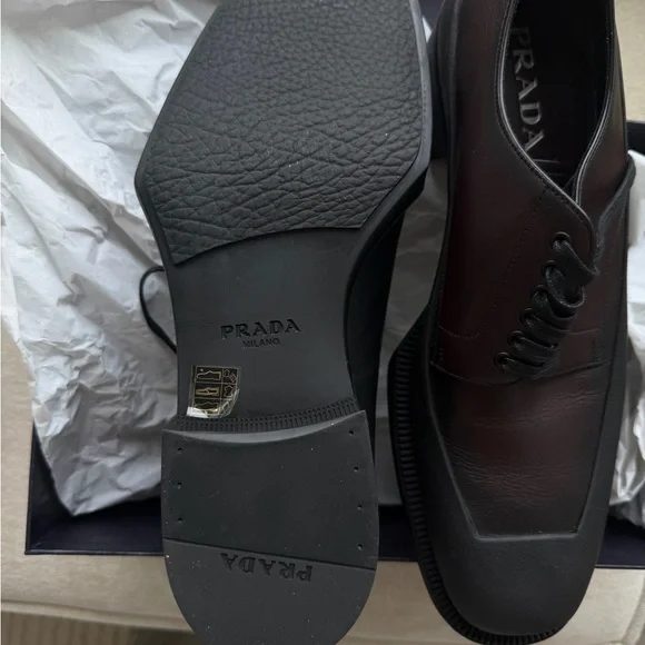 PRADA - Picture 4 of 8